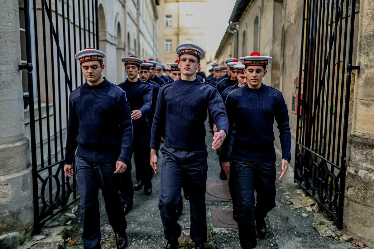 Les jeunes face au retour du service militaire : entre engagement et scepticisme