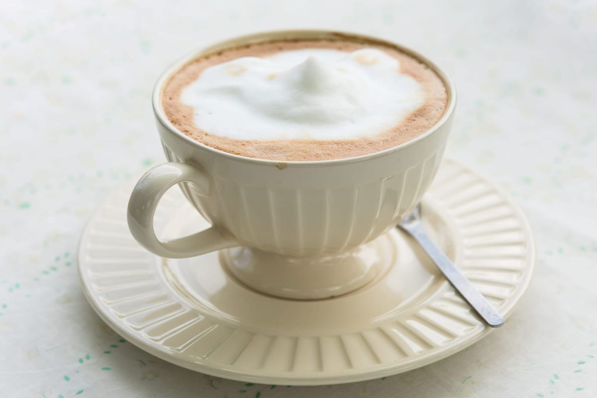 Le lait d'avoine : la star des cafés pour un café crémeux