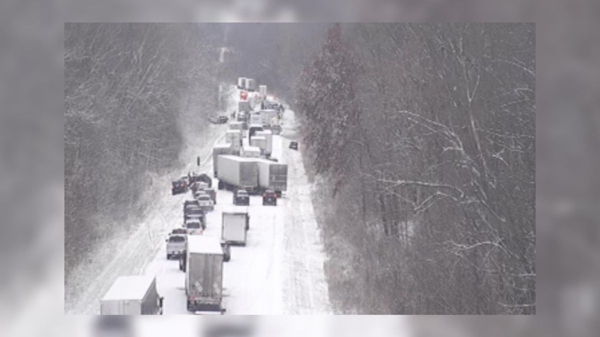 Un carambolage spectaculaire de 45 véhicules secoue l'Indiana sous la tempête de neige