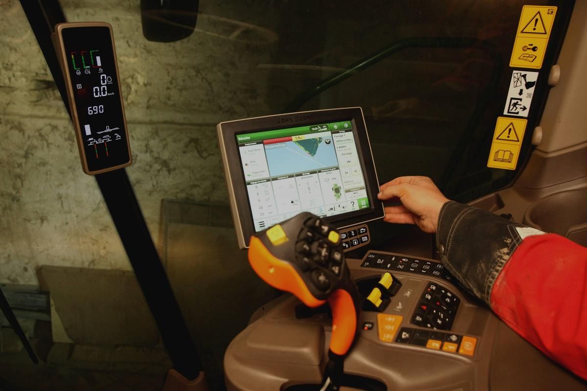 Un réseau international de vols de GPS agricoles démantelé en France