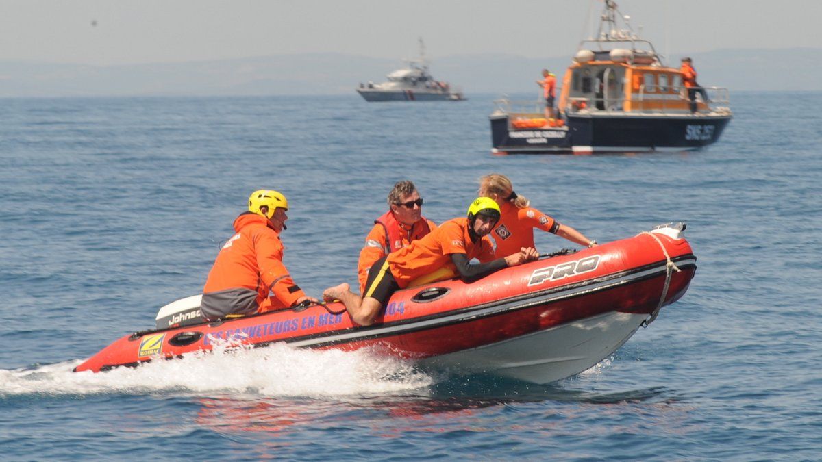 Un sauvetage spectaculaire en pleine nuit sous une passerelle