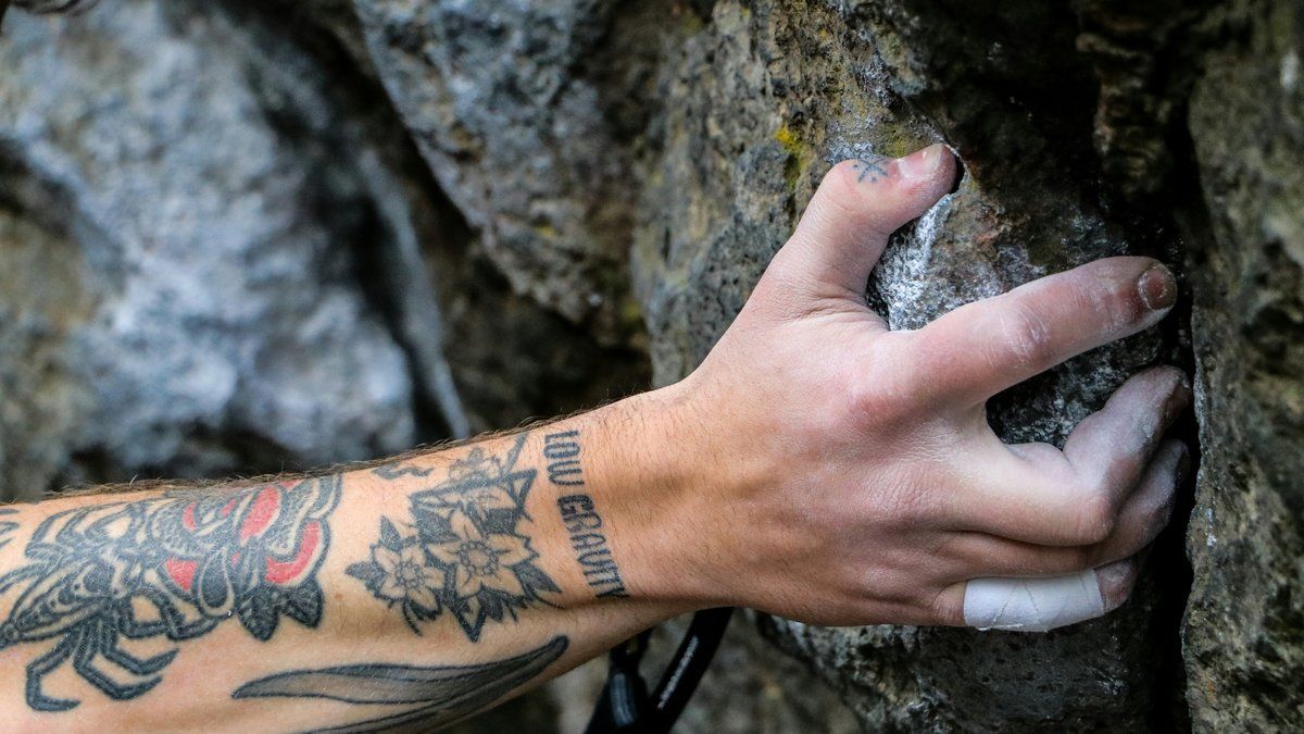 Un jeune randonneur fait une chute de 40 mètres : un drame en montagne