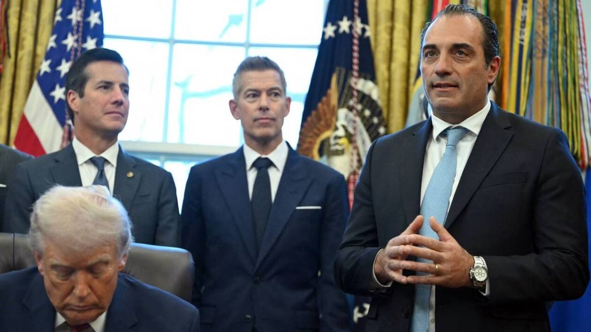 En pleine réunion, Donald Trump surpris en train de somnoler : la vidéo qui fait le buzz