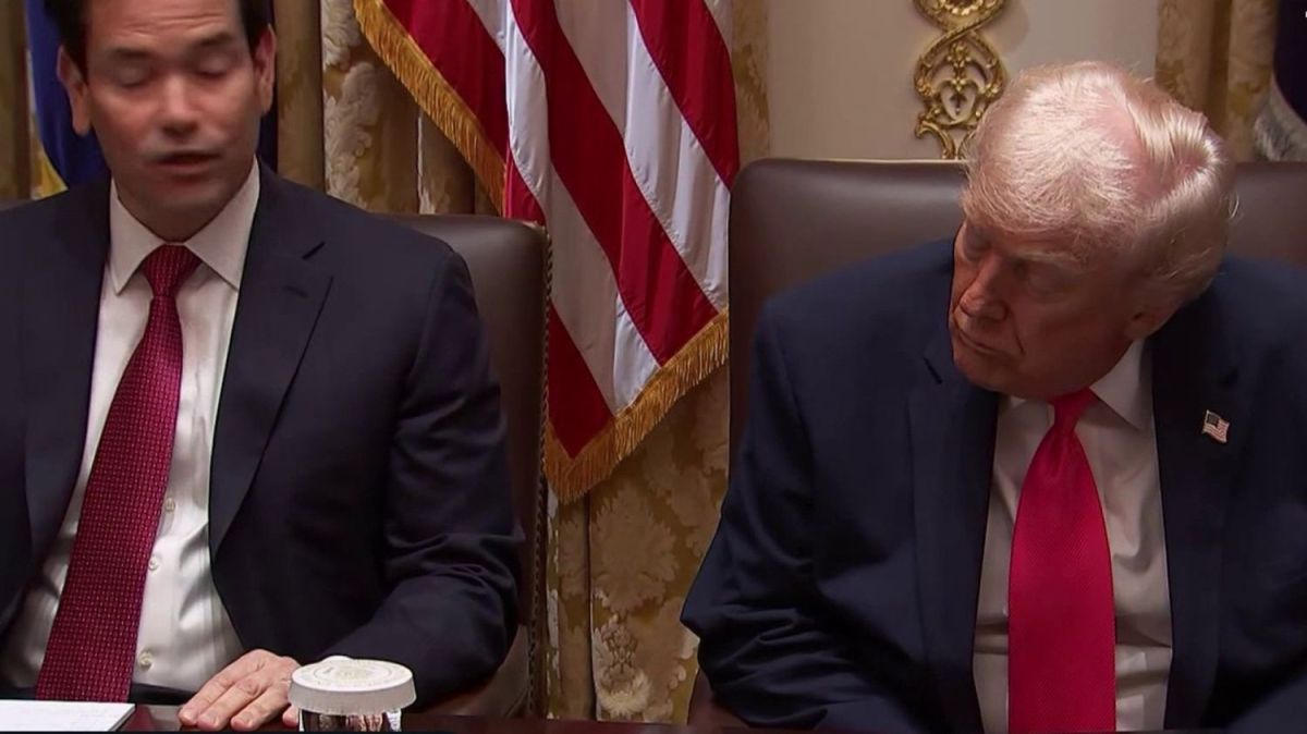 Somnolence à la Maison-Blanche : Donald Trump en pleine réunion