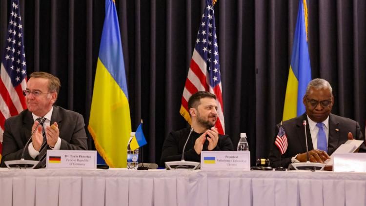 Vers une paix fragile : le Kremlin au cœur des discussions entre Washington et Kiev