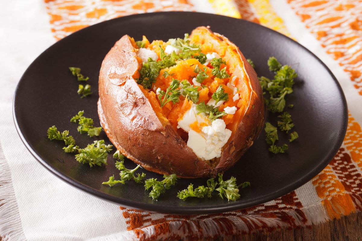 La recette végétarienne à la patate douce, feta et grenade de Juan Arbelaez