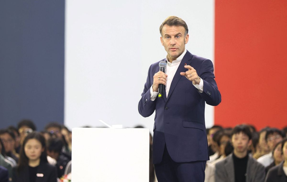 Emmanuel Macron étonne en Chine avec un bain de foule impromptu