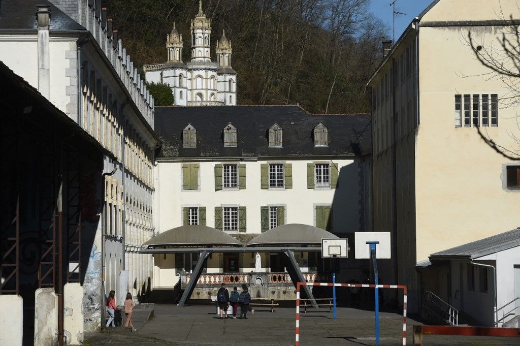 Le contrôle des écoles privées : entre vigilance et abus