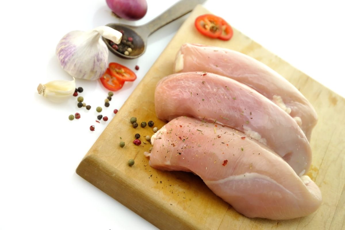 Démêler le mystère des filaments blancs dans le poulet