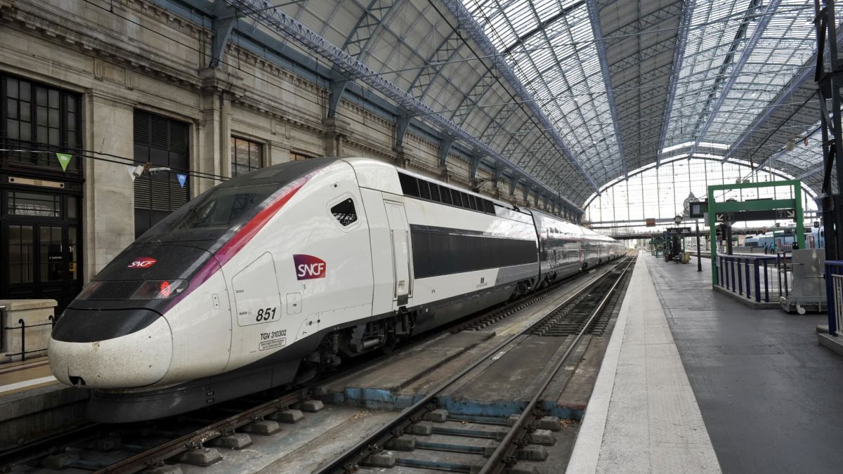 Une mère confrontée à des accusations de maltraitance dans un TGV: la justice réagit