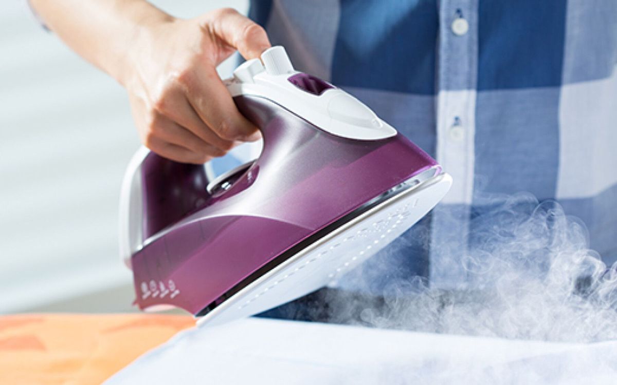 Comment choisir le fer à repasser idéal pour un linge impeccable