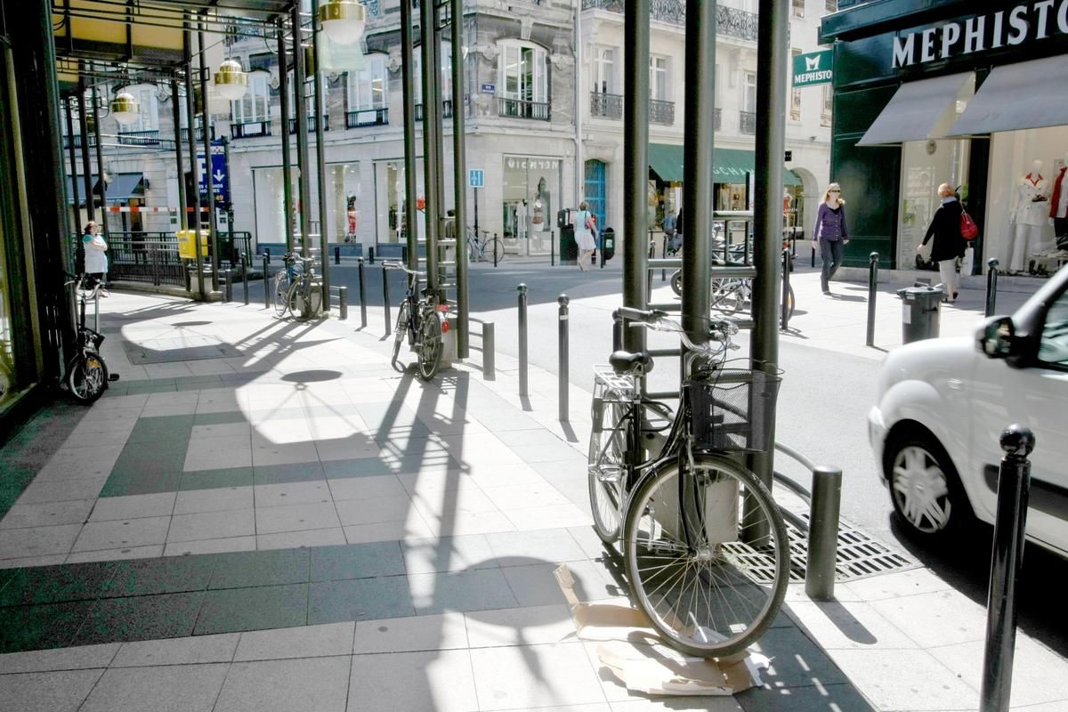 Vol à la pharmacie à Bordeaux : un homme menace un vigile avec une seringue