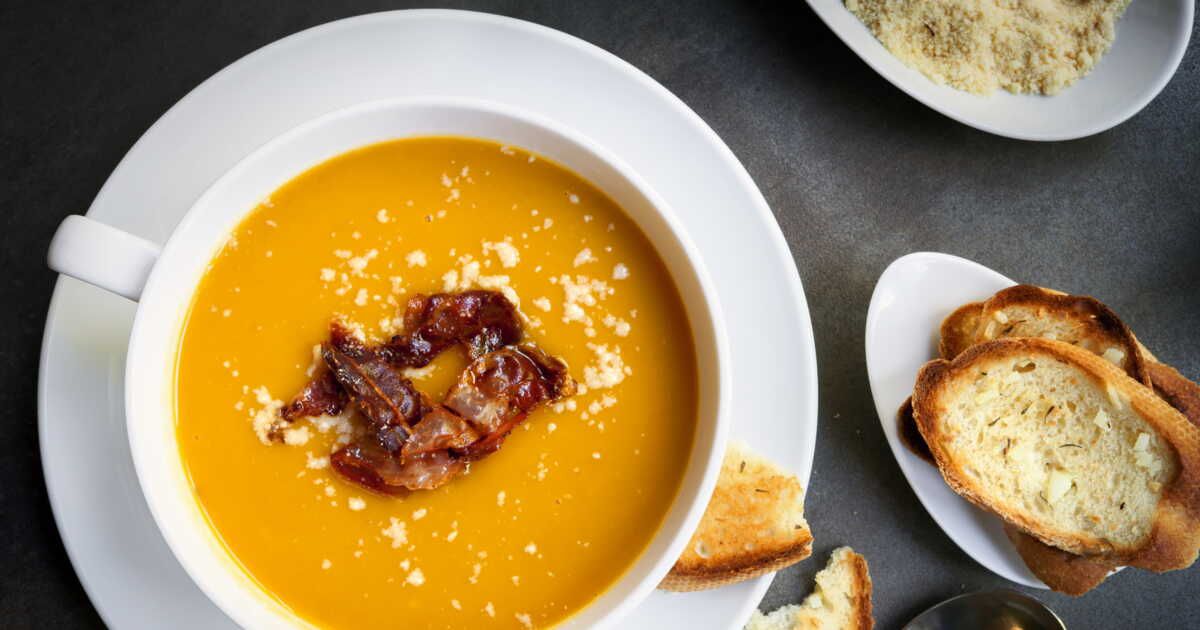 Une entrée de Noël raffinée : Saint-Jacques au jambon de pays