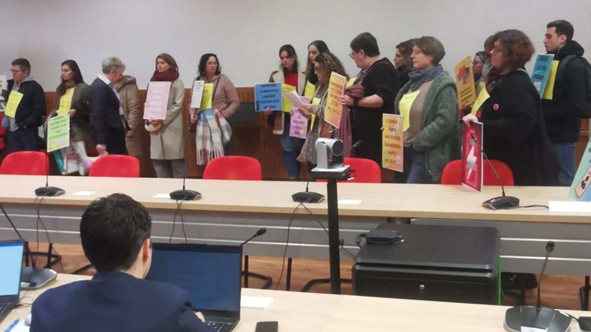 La pédiatrie à Tours en crise : des soignants tirent la sonnette d'alarme