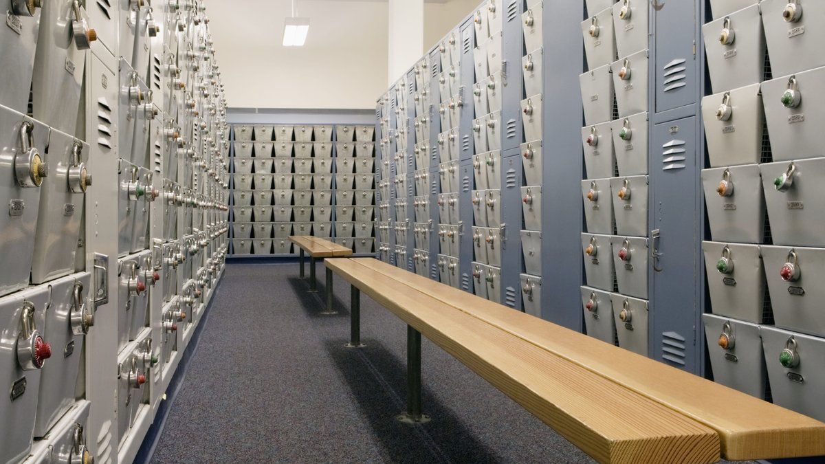 Un encadrant sportif face à de graves accusations d'agression sexuelle