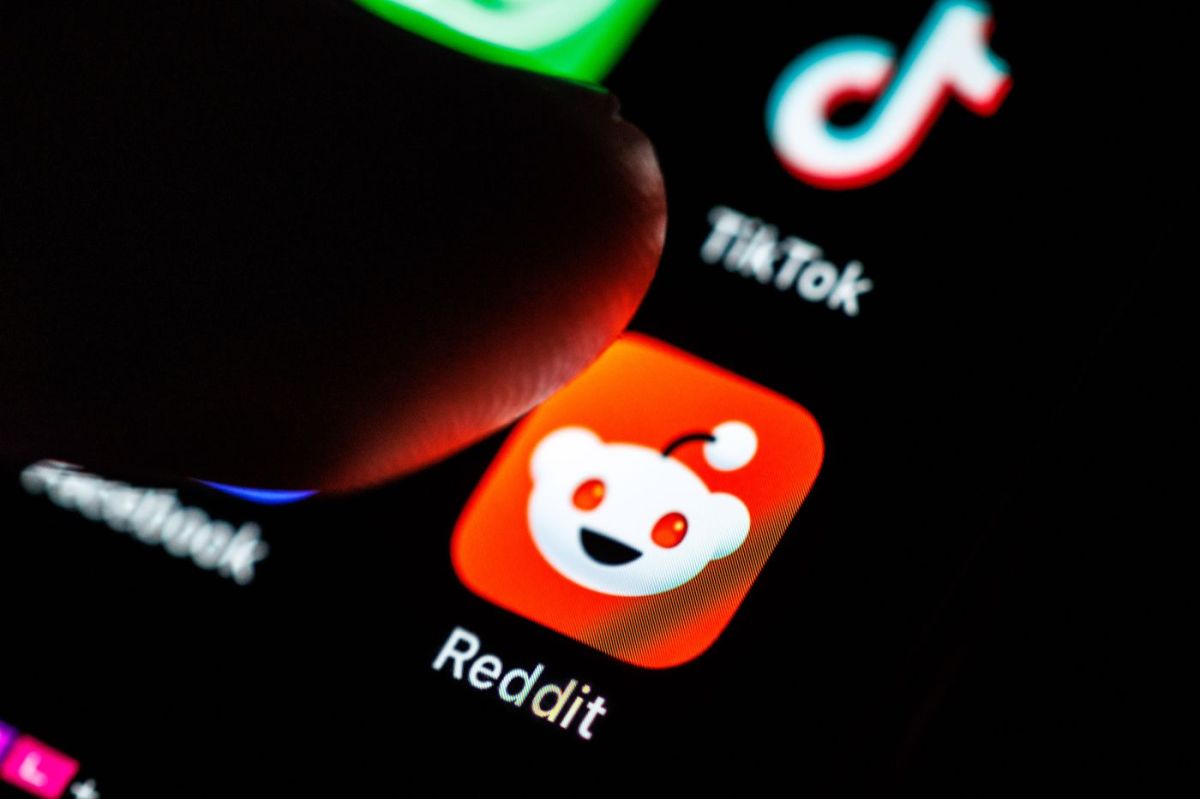 Reddit défie la loi australienne sur les réseaux sociaux pour les jeunes
