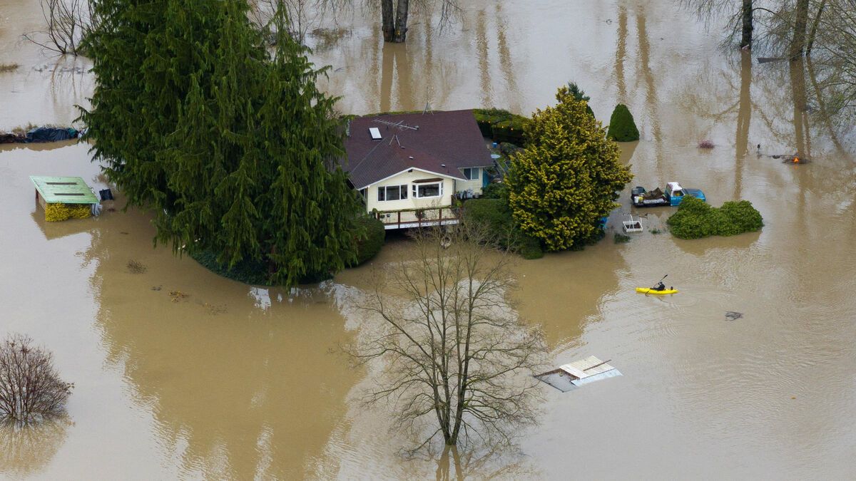 Inondations catastrophiques : des milliers d'évacuations dans l'ouest des États-Unis et du Canada