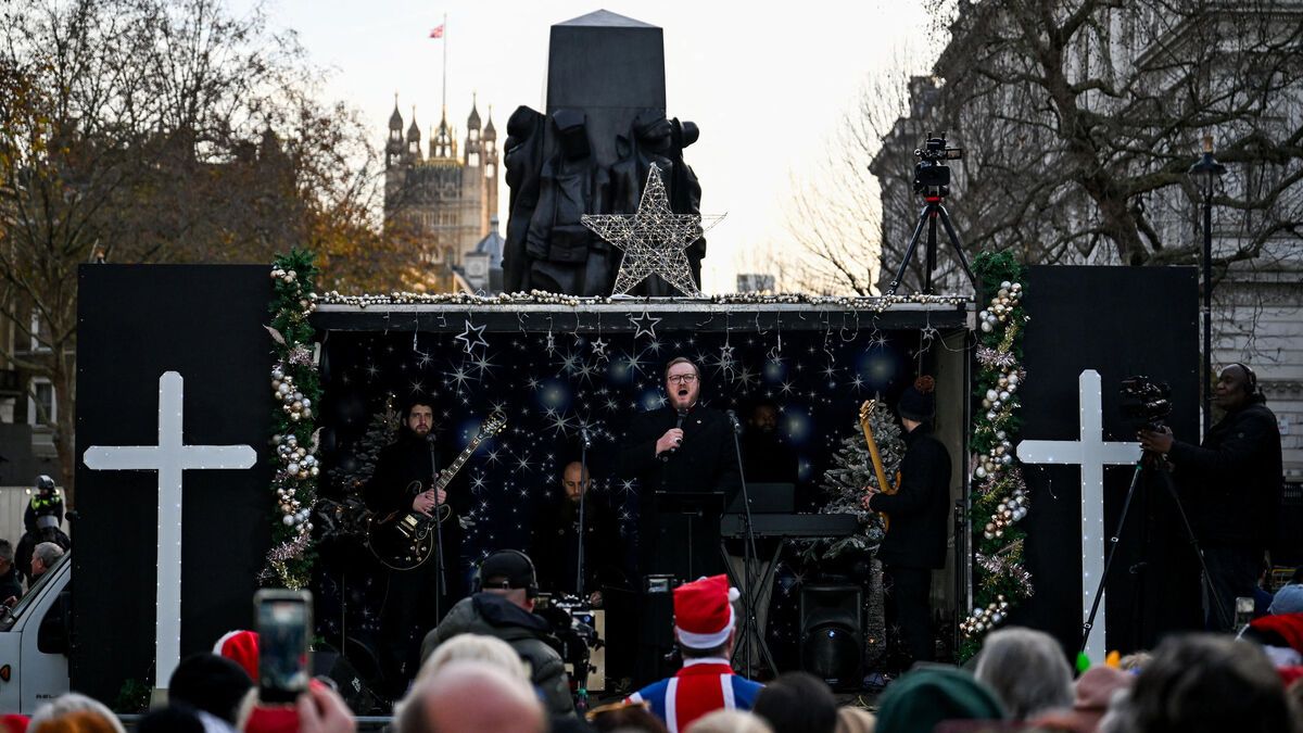 Des milliers de manifestants célèbrent Noël au Royaume-Uni sous l'œil critique des évêques