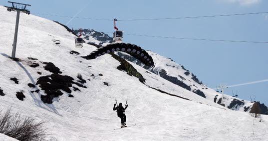 Un speed-rider évacué après une chute spectaculaire en haute montagne