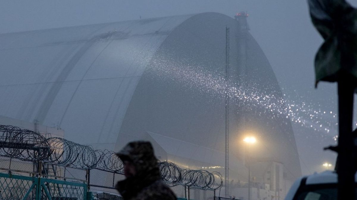 La centrale de Tchernobyl : un site en danger après l'attaque de février