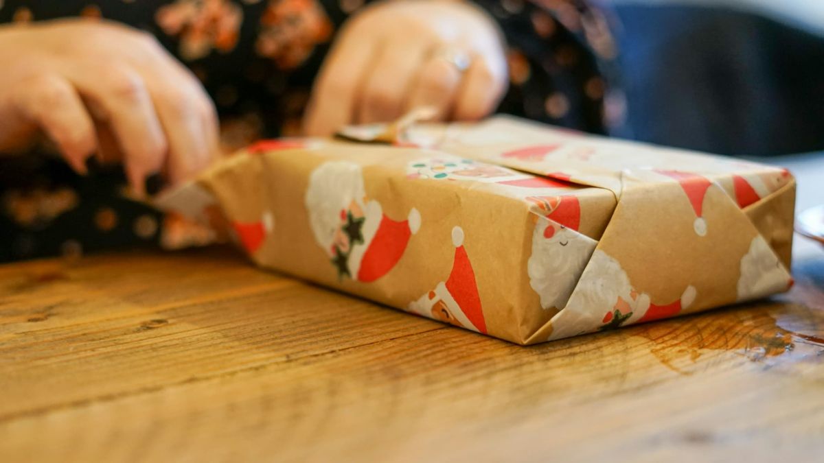 Réinventer le Secret Santa : offrir des cadeaux de cœur pour les fêtes