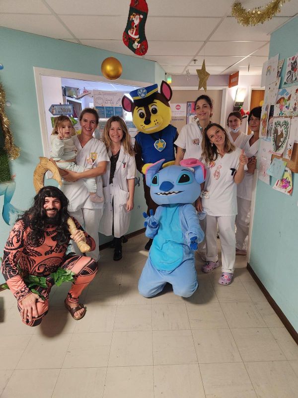 Des sourires illuminent l'hôpital d'Agen pour Noël grâce à la police