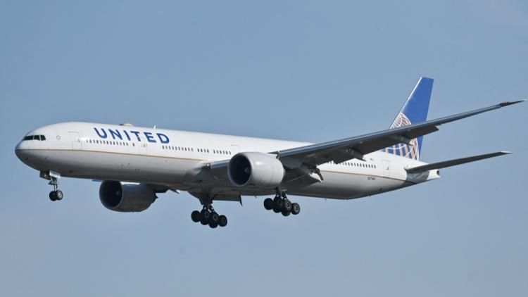 Incident spectaculaire à Washington : un Boeing 777 contraint de se poser en urgence