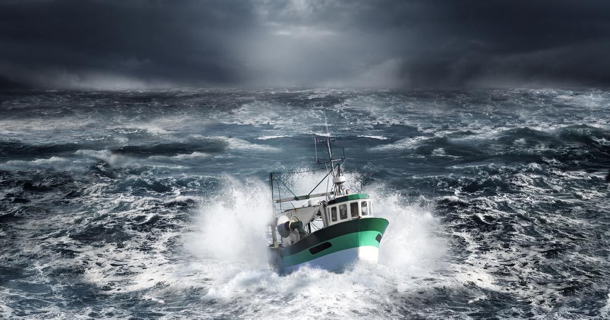 Un chalutier français échoue près de Dingle : un sauvetage héroïque encombré de dangers environnementaux