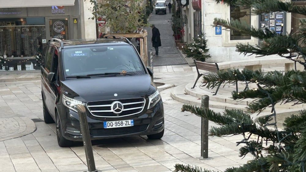 Cassis en émoi : perquisitions au domicile du maire et à la mairie pour vendre la villa Mauresque