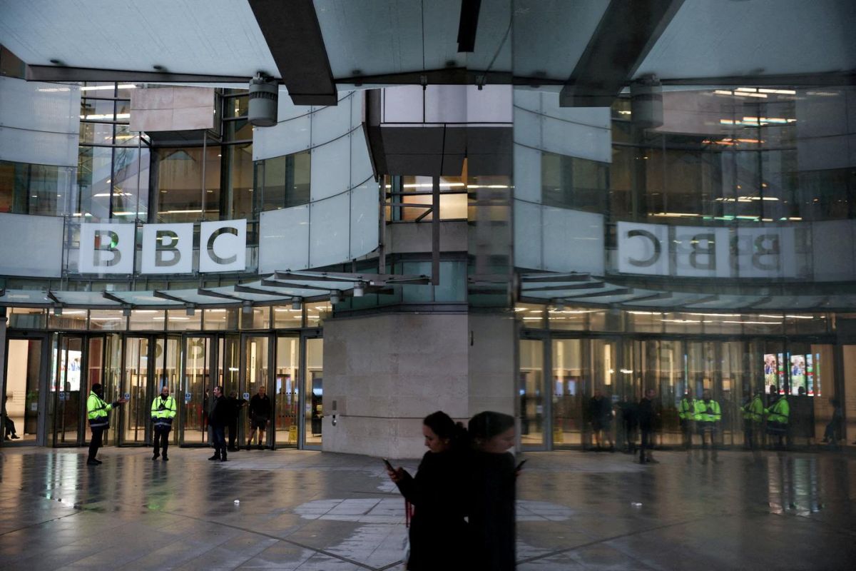 Trump poursuit la BBC pour 10 milliards de dollars après un montage controversé