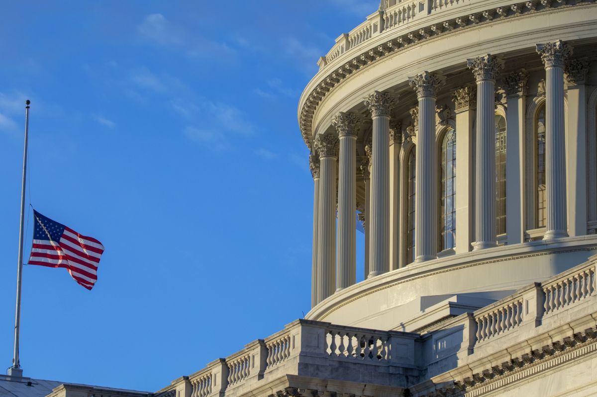 L'interdiction des traitements transgenres pour mineurs : un débat intense aux États-Unis