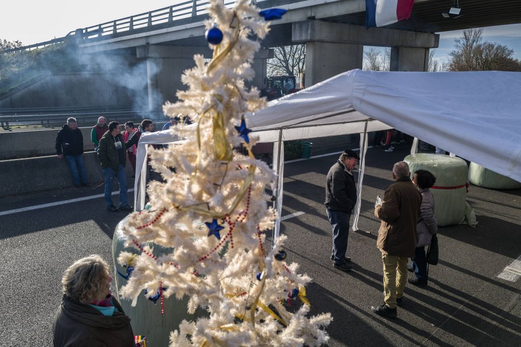 Une messe de Noël inédite sur l'autoroute pour soutenir les agriculteurs en détresse