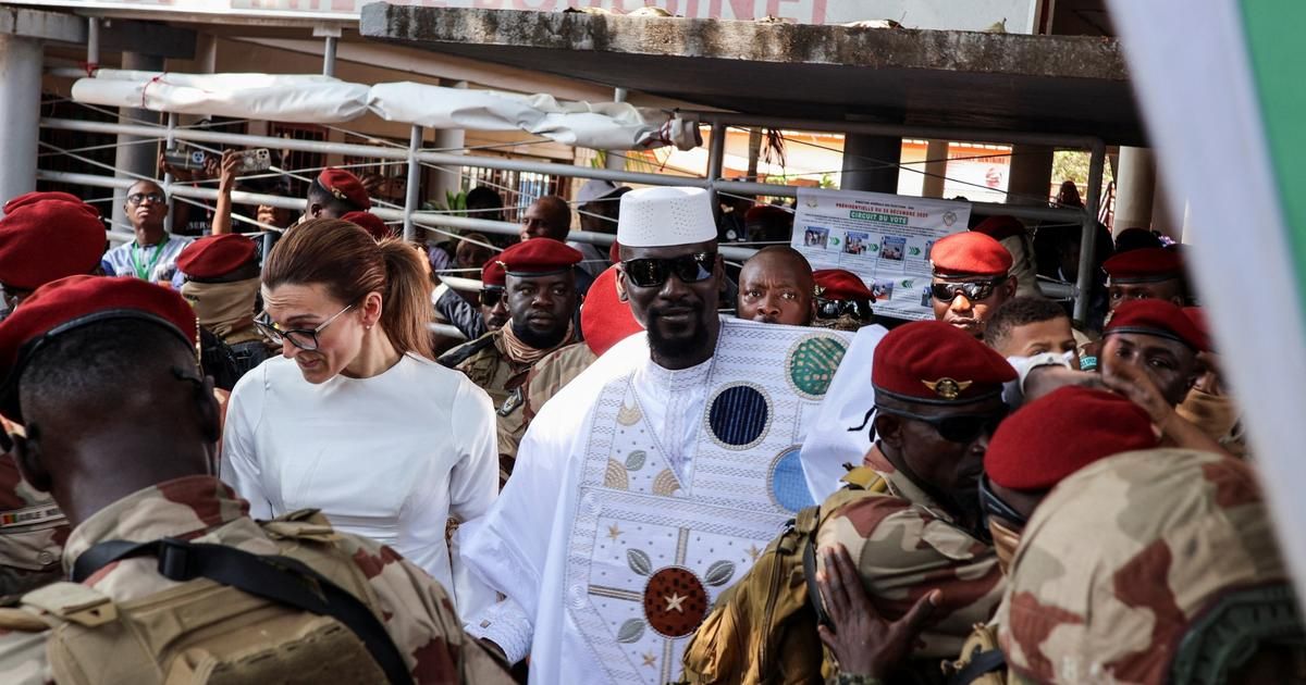 Le général Doumbouya, nouvelement élu président de la Guinée, entre dans l'histoire