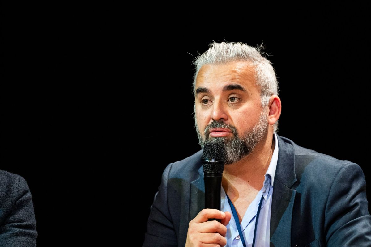 Pour une Assemblée plus inclusive : Corbière réclame des portraits de femmes et d'élus noirs