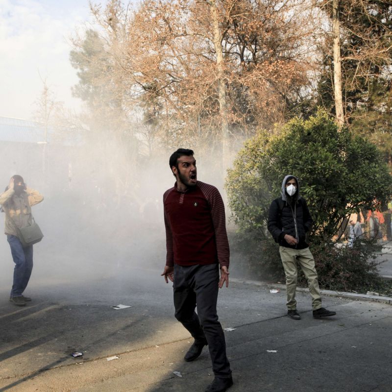 Un soldat des forces iraniennes tué : les manifestations continuent de secouer le pays