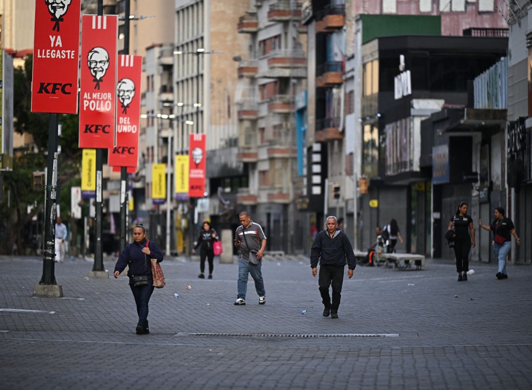 Une vie suspendue au cœur de Caracas : le quotidien bouleversé d'Estefania