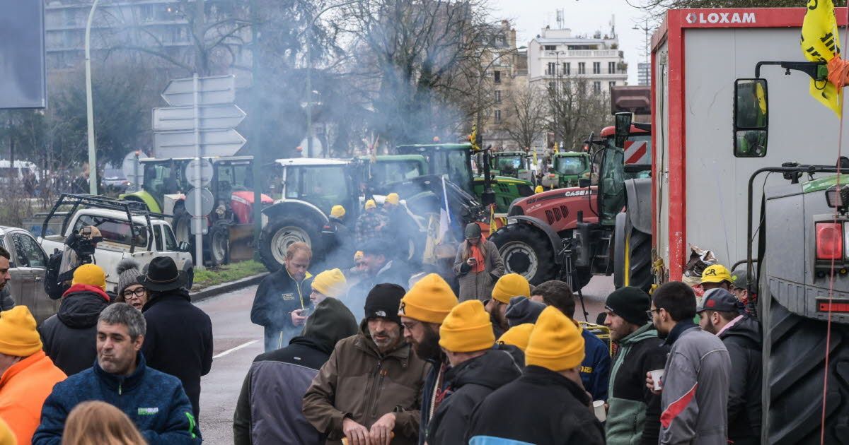 Les agriculteurs font entendre leur détresse à Paris : un cri de colère dans la capitale