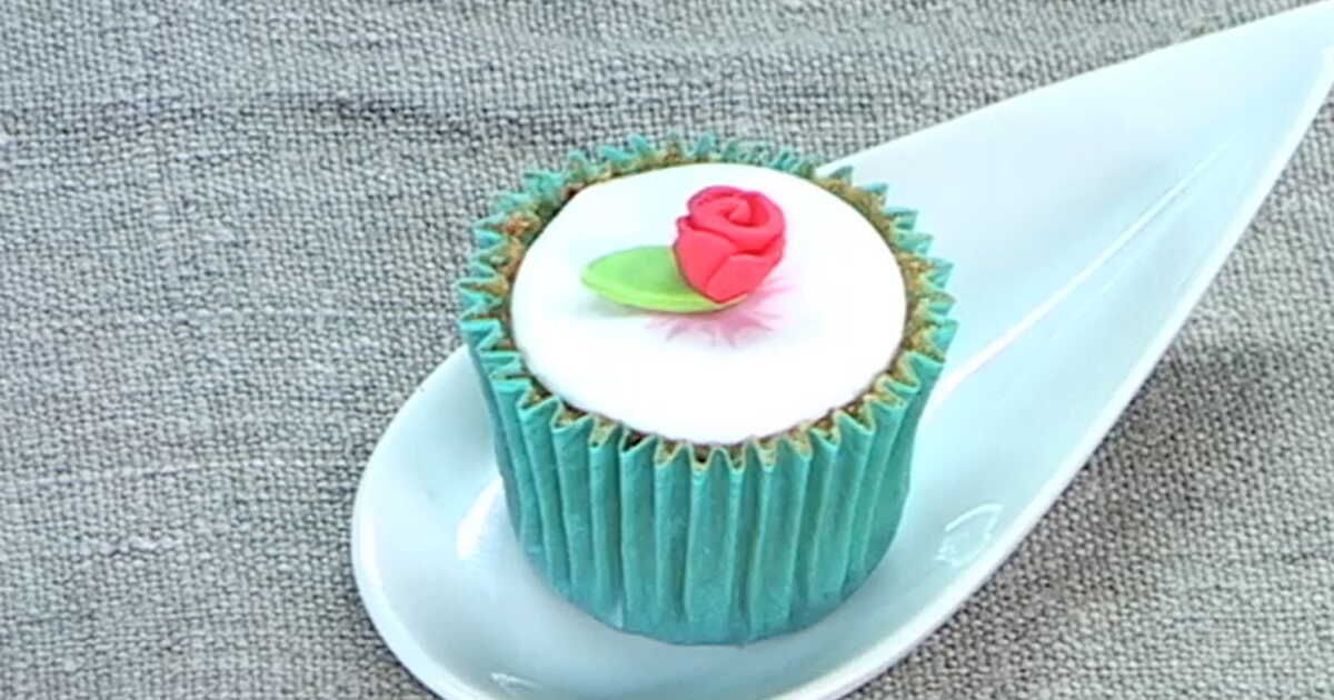 Découvrez l'art de la rose en pâte à sucre