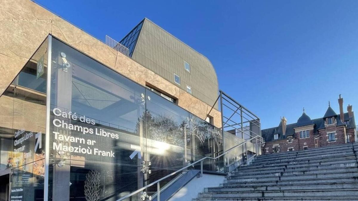 Accès compliqué au Café des Champs Libres : un défi pour les personnes à mobilité réduite