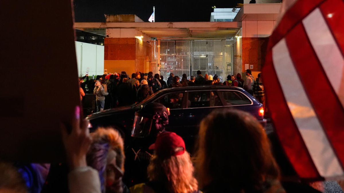 Tensions à Portland après des fusillades policières : la colère monte