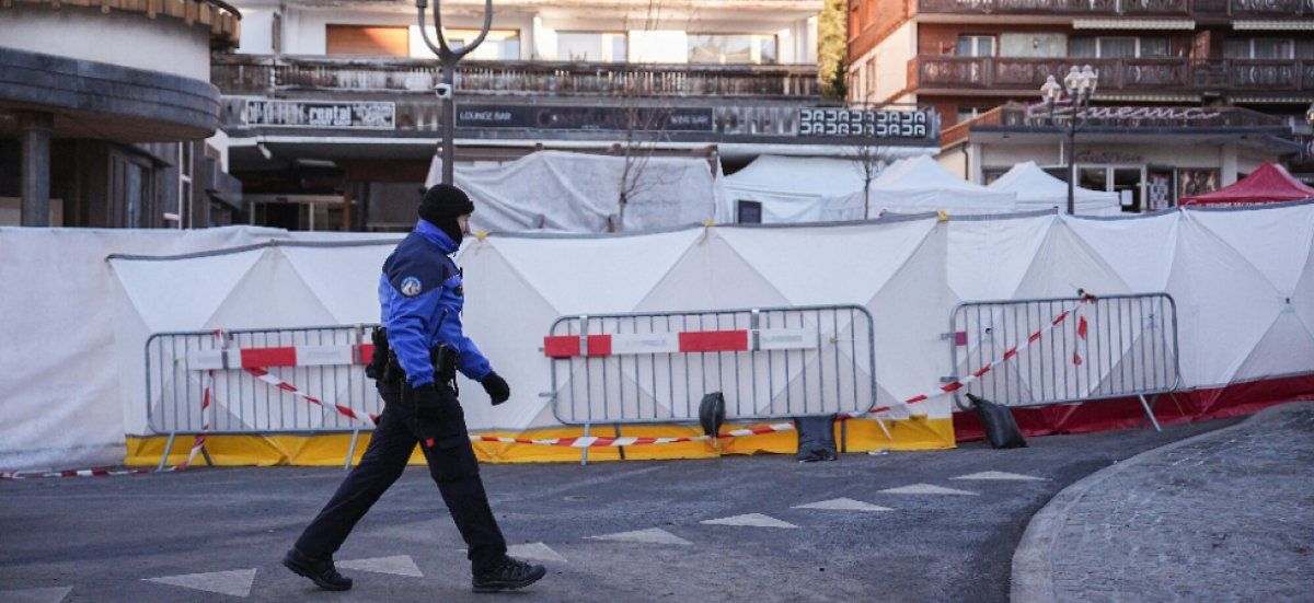 Incendie à Crans-Montana : la défense mise sur la conformité de la mousse phonique