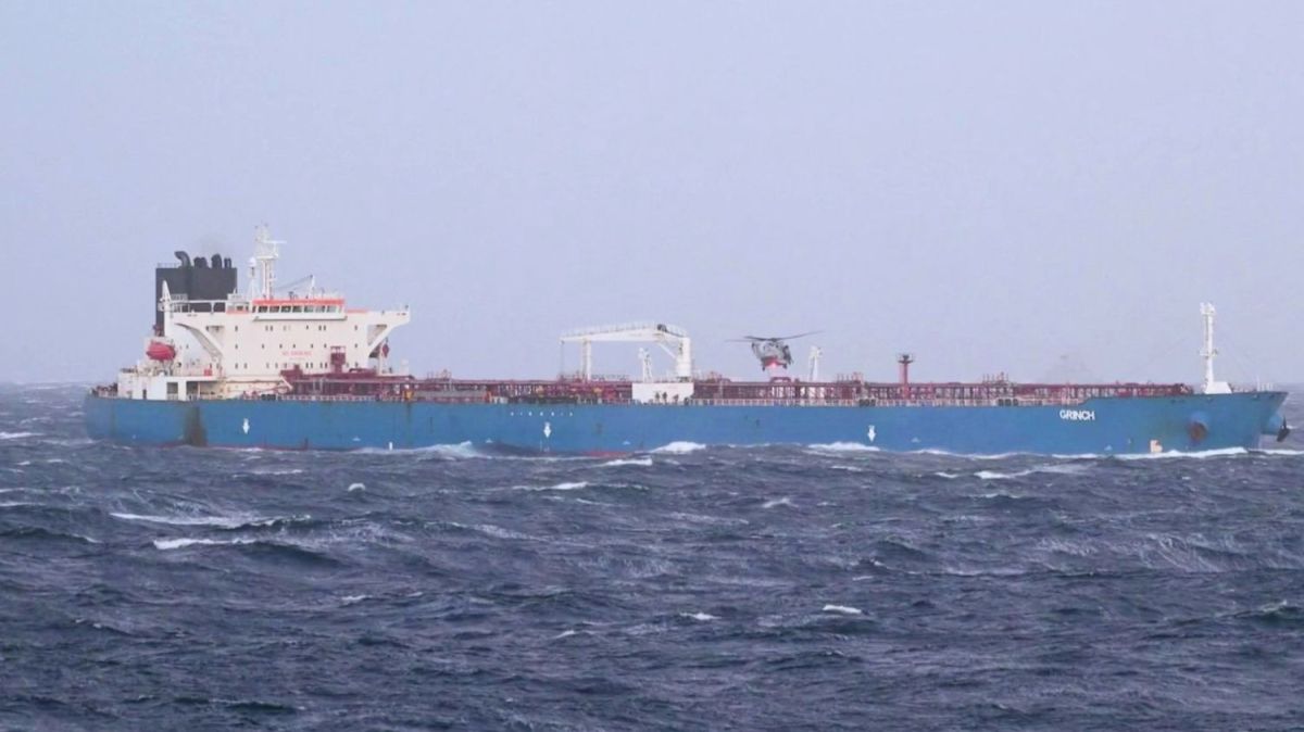 Un pétrolier russe arraisonné : la France en première ligne contre la flotte fantôme