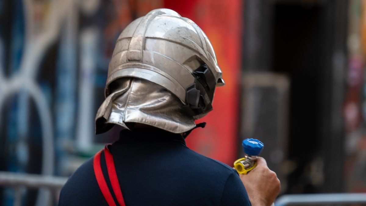 Un livreur UPS sauve une centenaire des flammes