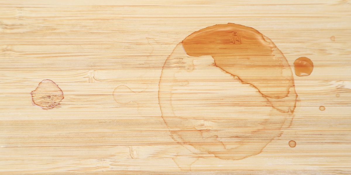 5 gestes de grand-mère pour détacher et raviver votre table en bois