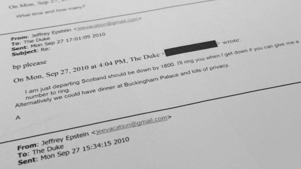 Plongée dans les archives Epstein : trois millions de documents à explorer