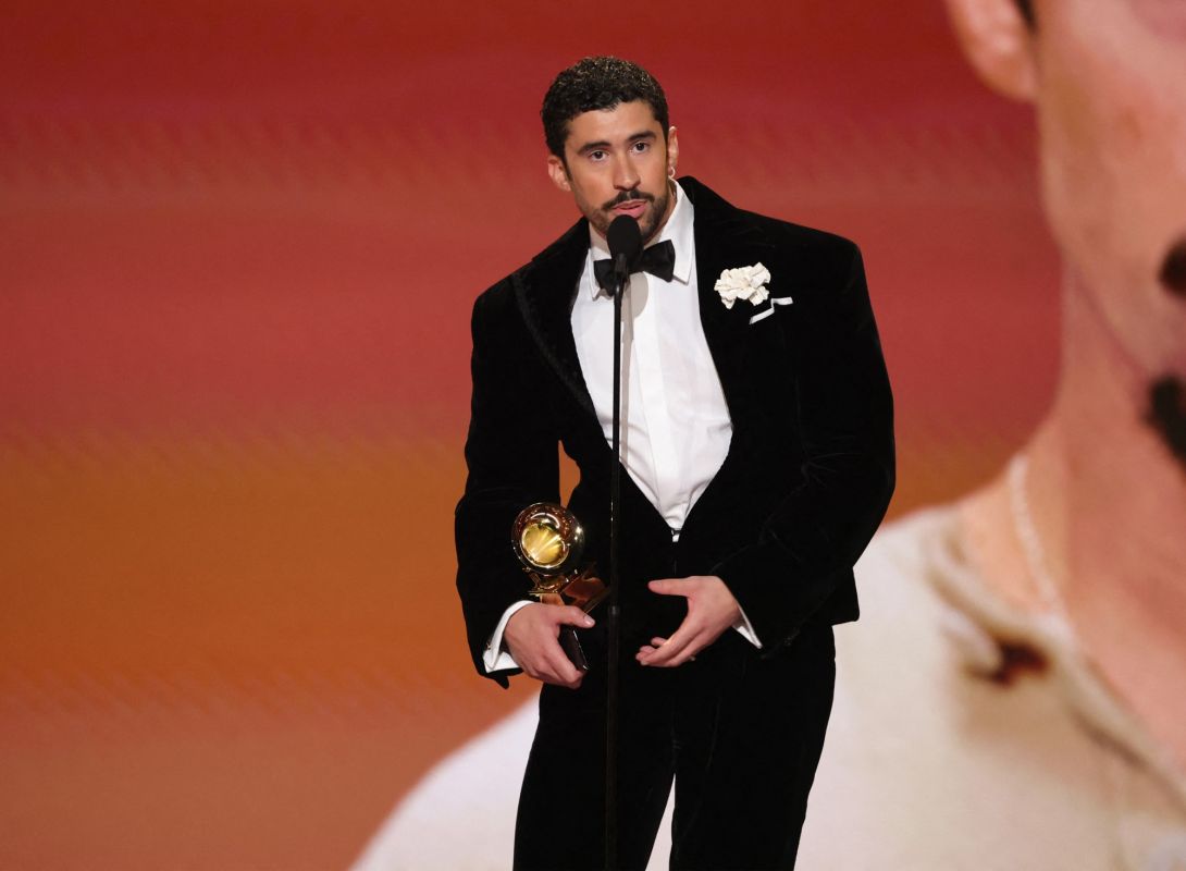 Bad Bunny se fait entendre aux Grammy Awards : un cri contre la haine et pour l'humanité