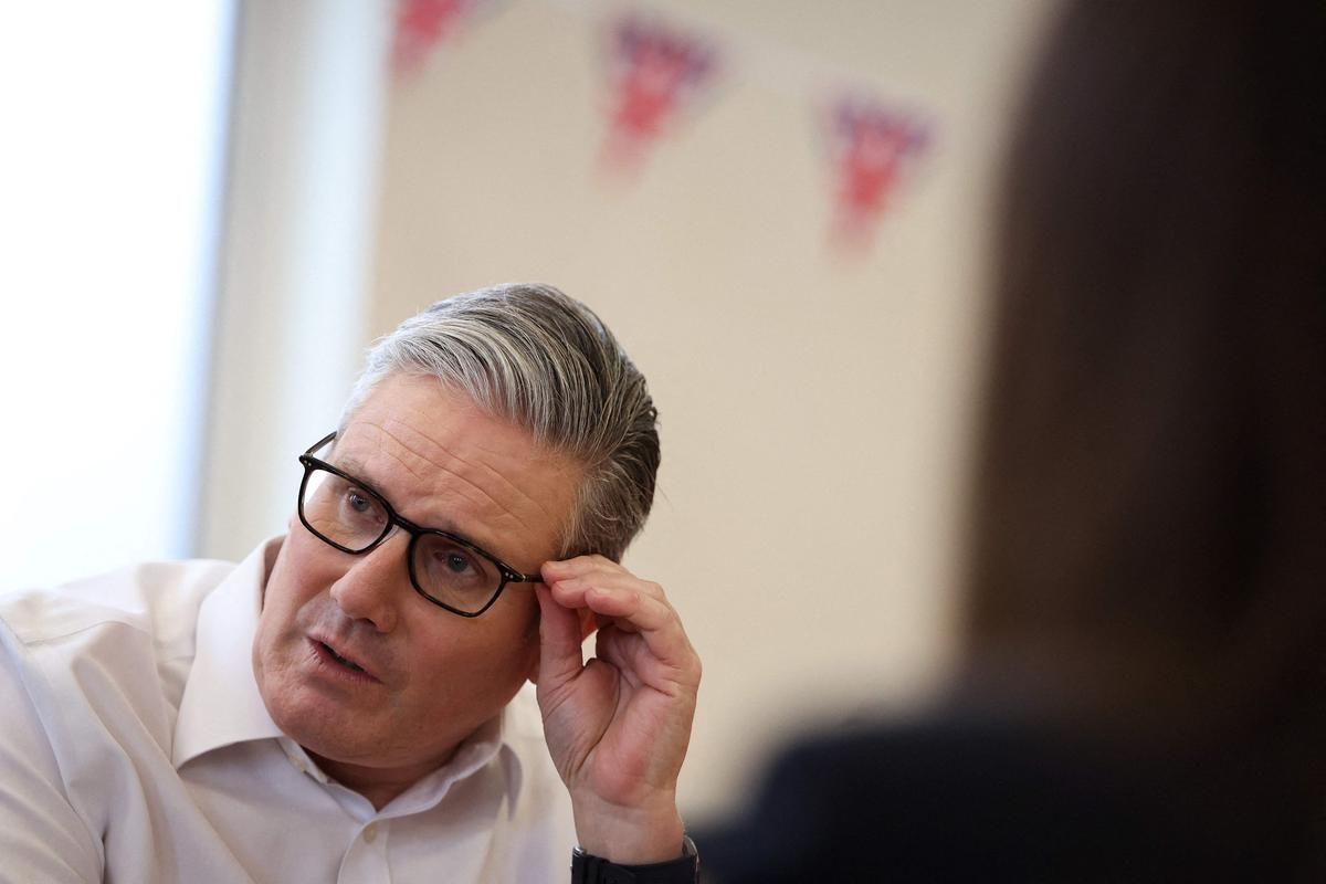 Keir Starmer défend l'unité de son gouvernement face à la tempête Epstein