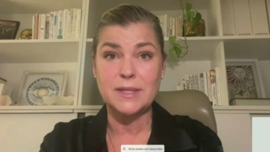 Une ex-mannequin suédoise brise le silence sur son traumatisme et accuse un recruteur d'Epstein