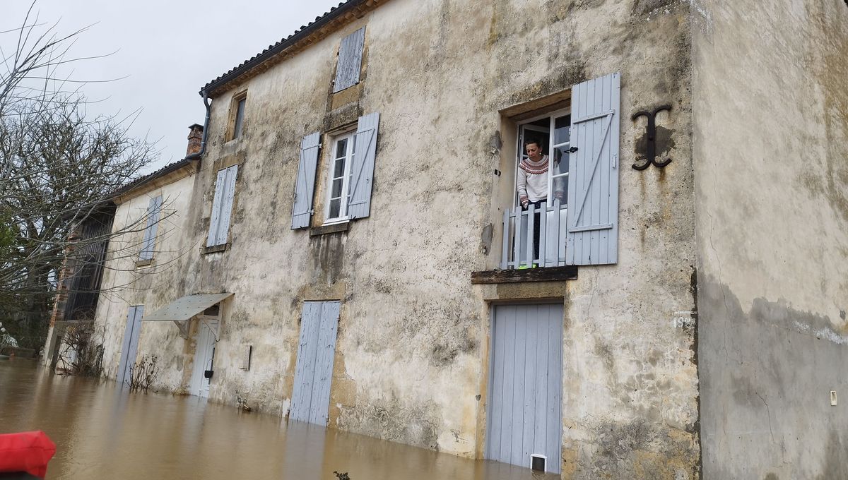 Barie sous les eaux : une commune en pleine crise d'inondation