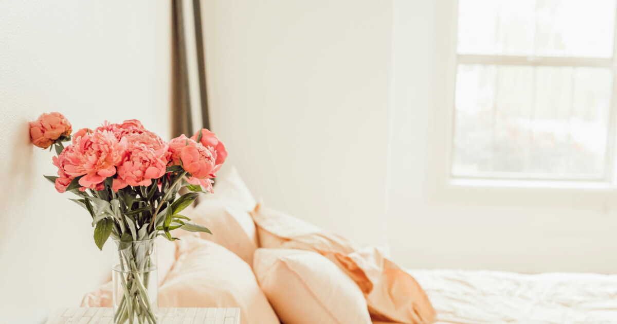 Créez une table de chevet élégante avec ce hack Ikea abordable